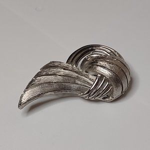 Silver Tone Metal Swirl Brooch